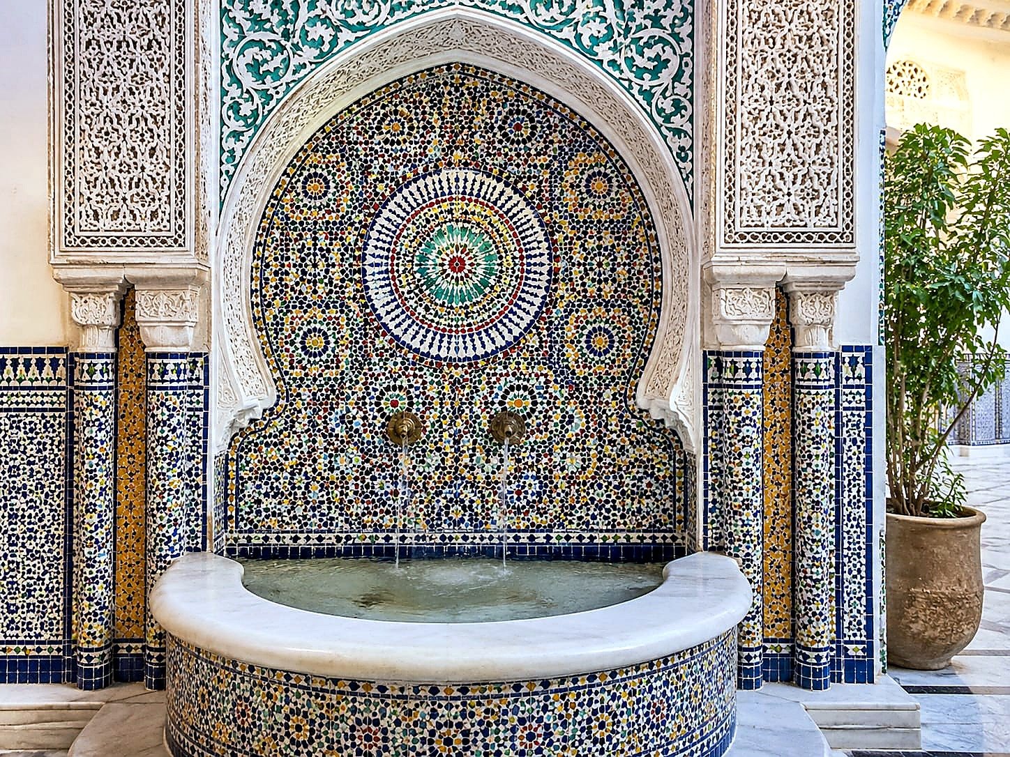 نافورة مزخرفة بالزليج