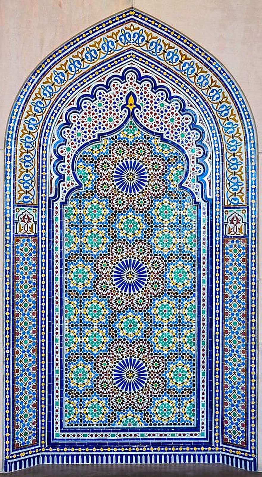 لوحة بقوس تقليدي