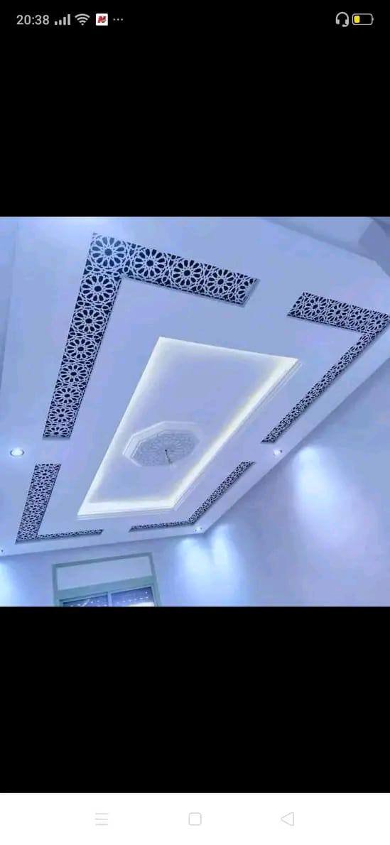 سقف مركزي مضيء