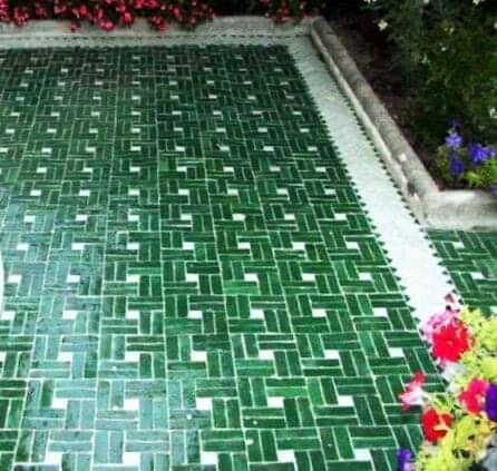 حوض بالزليج الأخضر