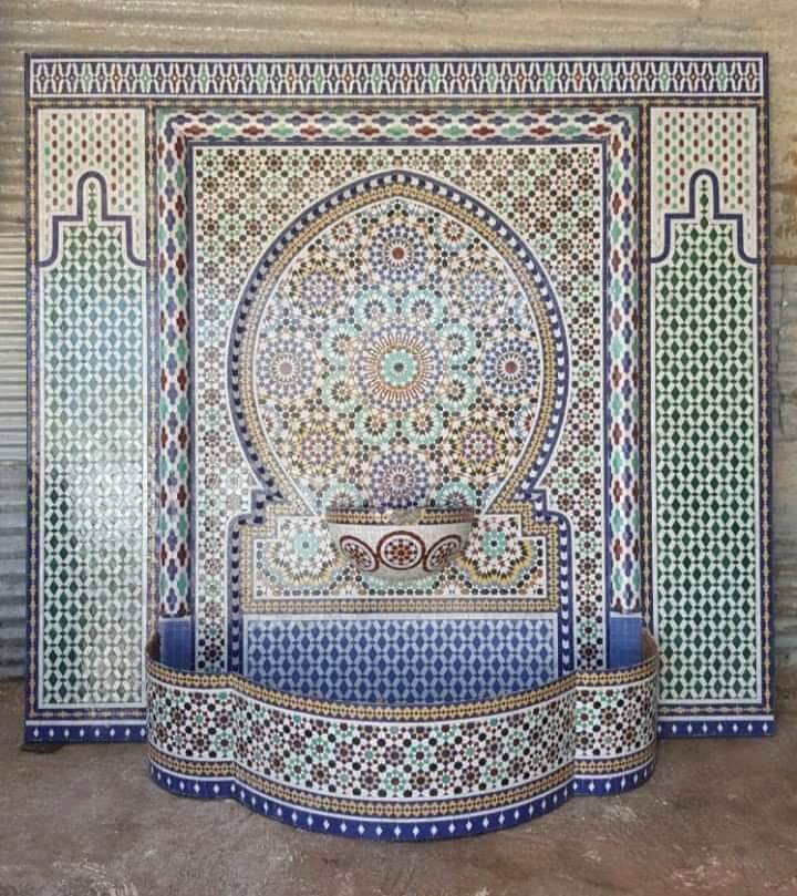 نافورة تقليدية بالزليج